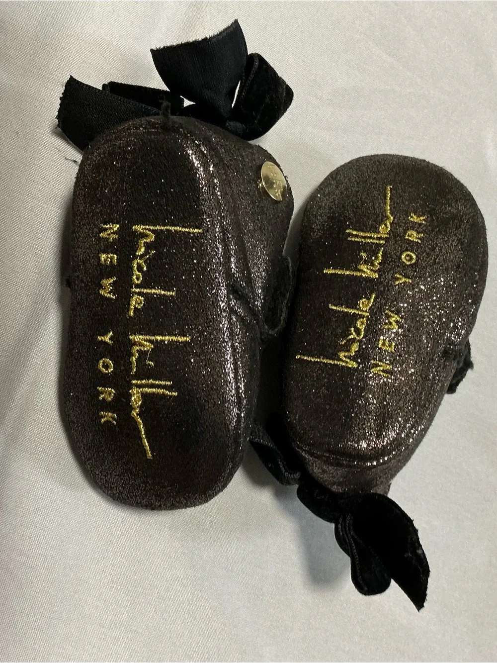 Nicole Miller New York baby girl black glitter sequin cat crib shoes booties